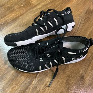 Black Nfinity Flyte Cheer shoe size 3